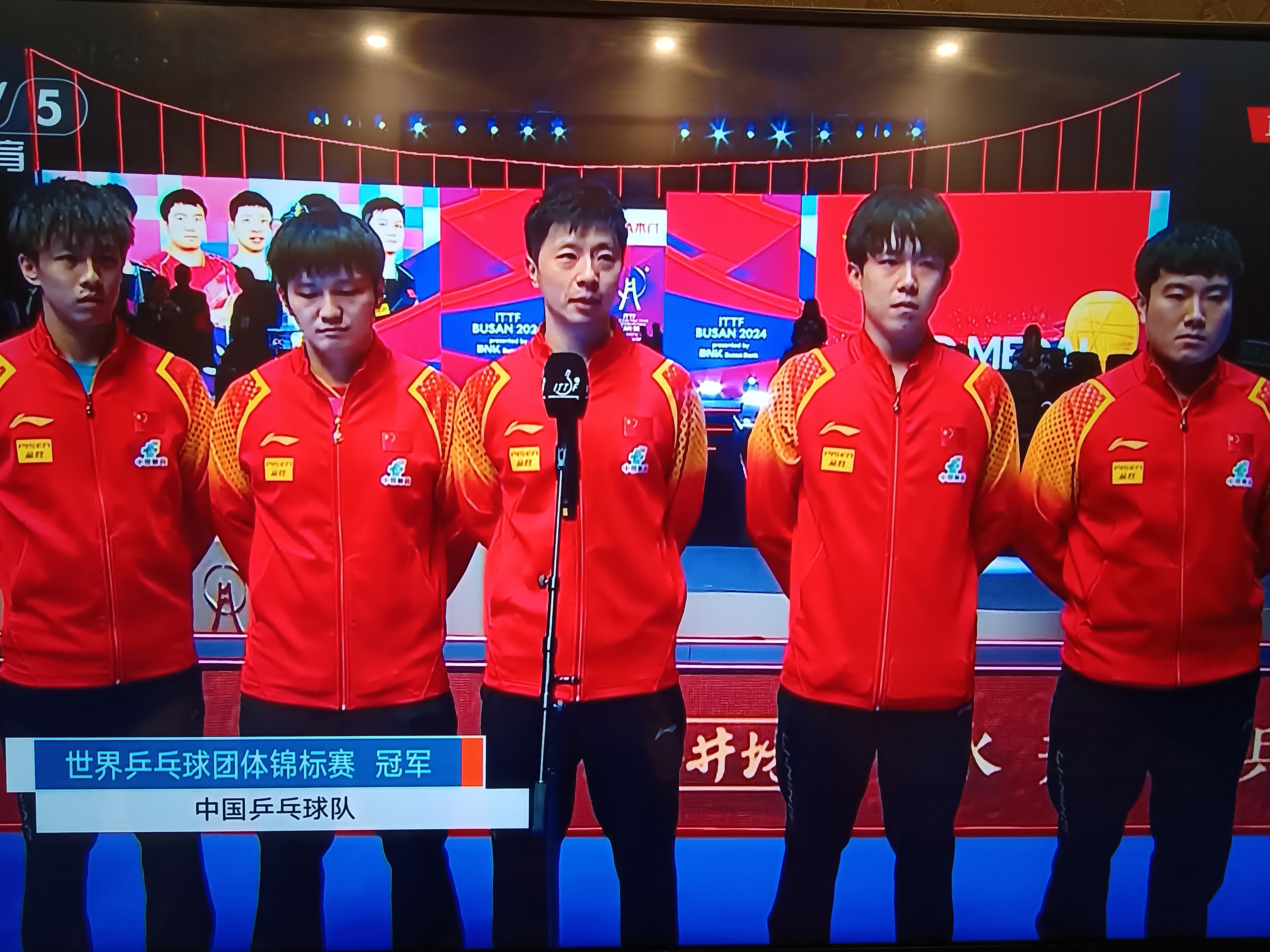 中国乒乓球队碾压法国乒乓球队，马龙送出助攻