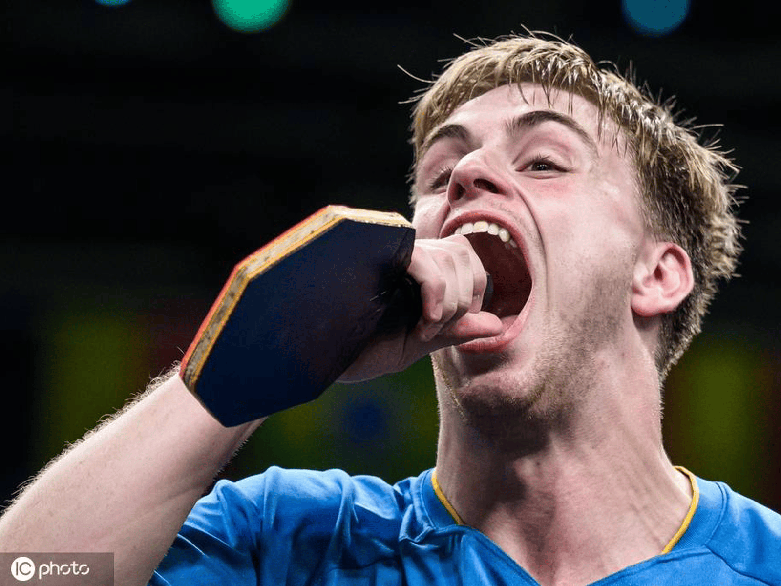 德国队险胜波兰队，奥恰洛夫点燃赛场