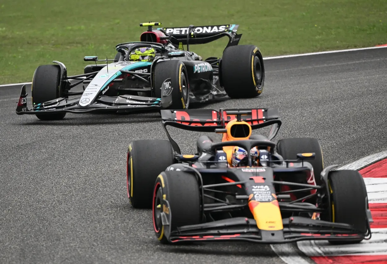 关于哈斯车队碾压梅赛德斯，维斯塔潘状态火热的信息