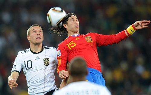 包含豪门之争一触即发，双方实力均衡争夺胜利的词条