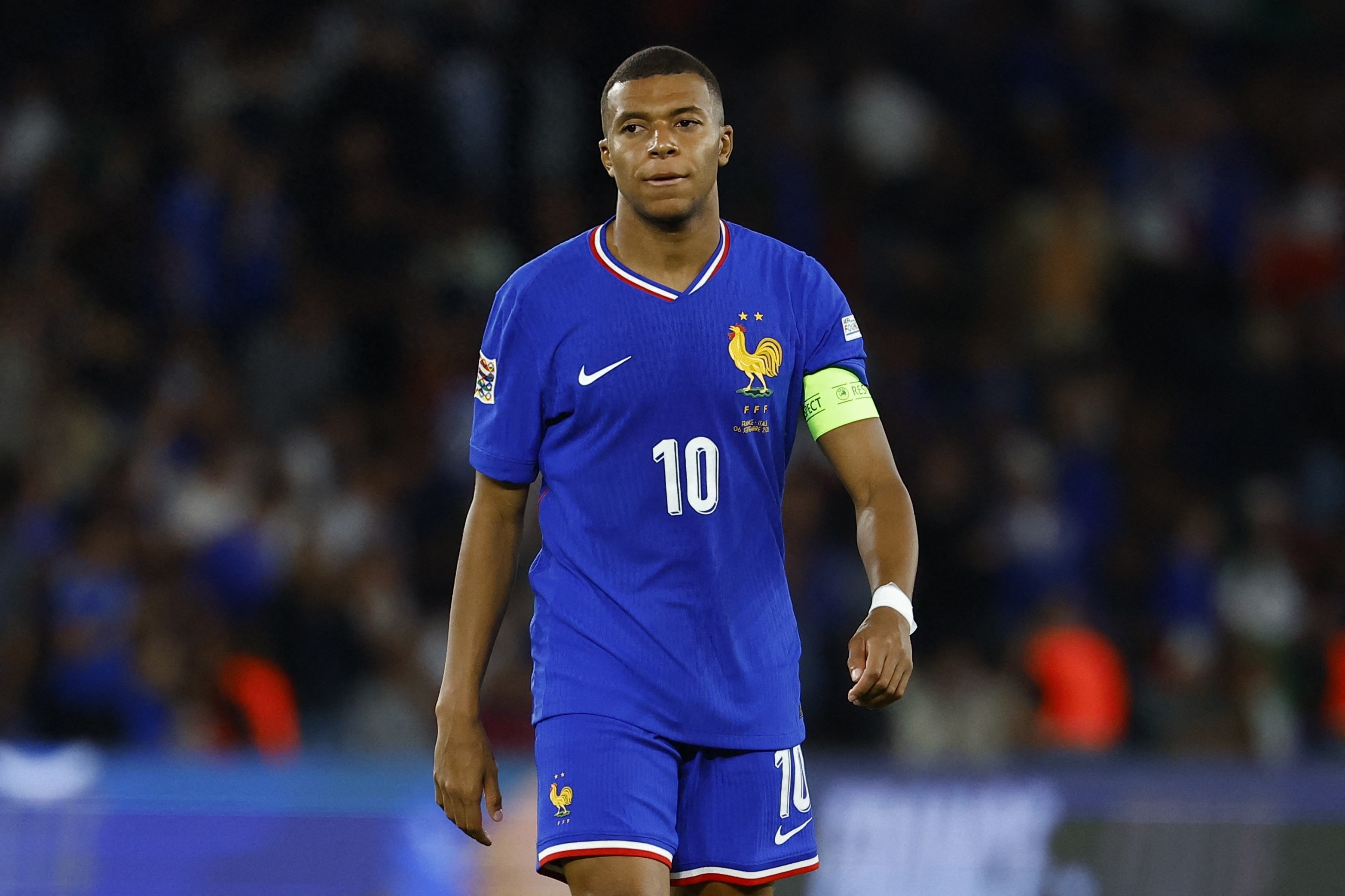 巴黎主场击败亚眠，继续保持法甲领先地位