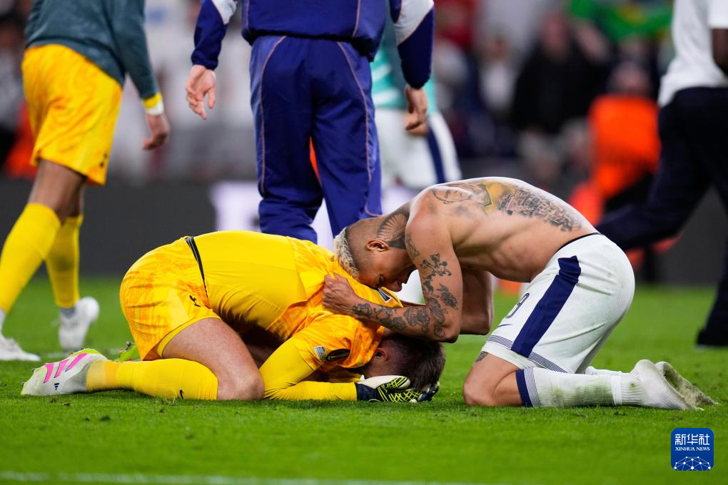 包含热刺大比分战胜对手，取得三分的词条