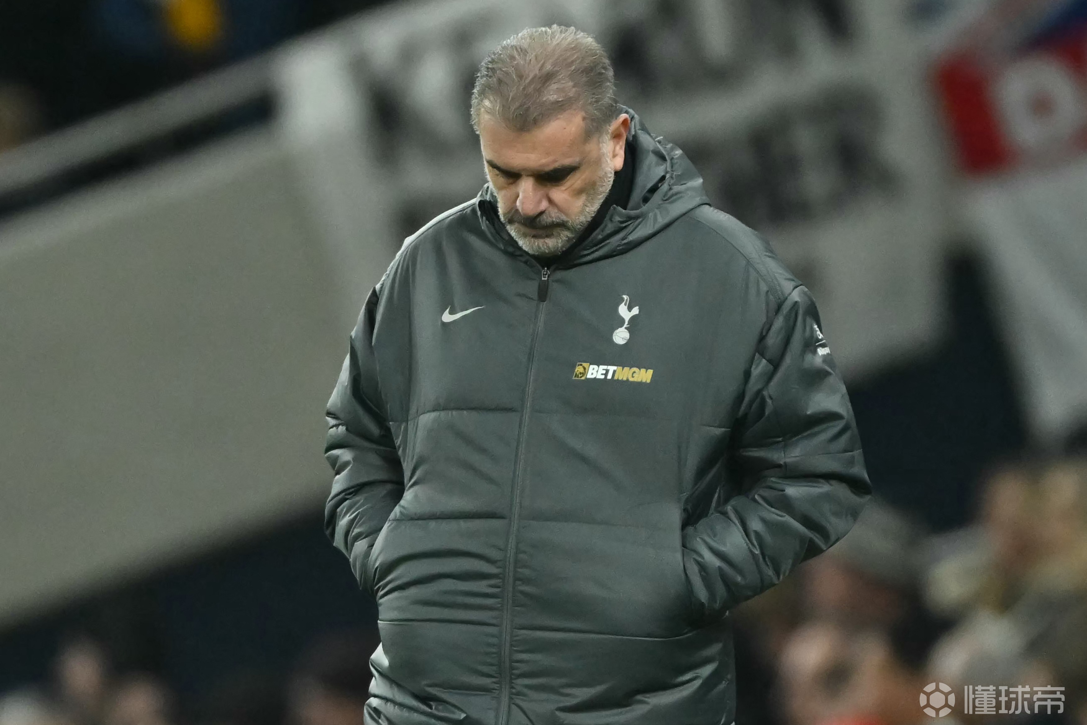 关于热刺主场全取三分，占据第一位置的信息