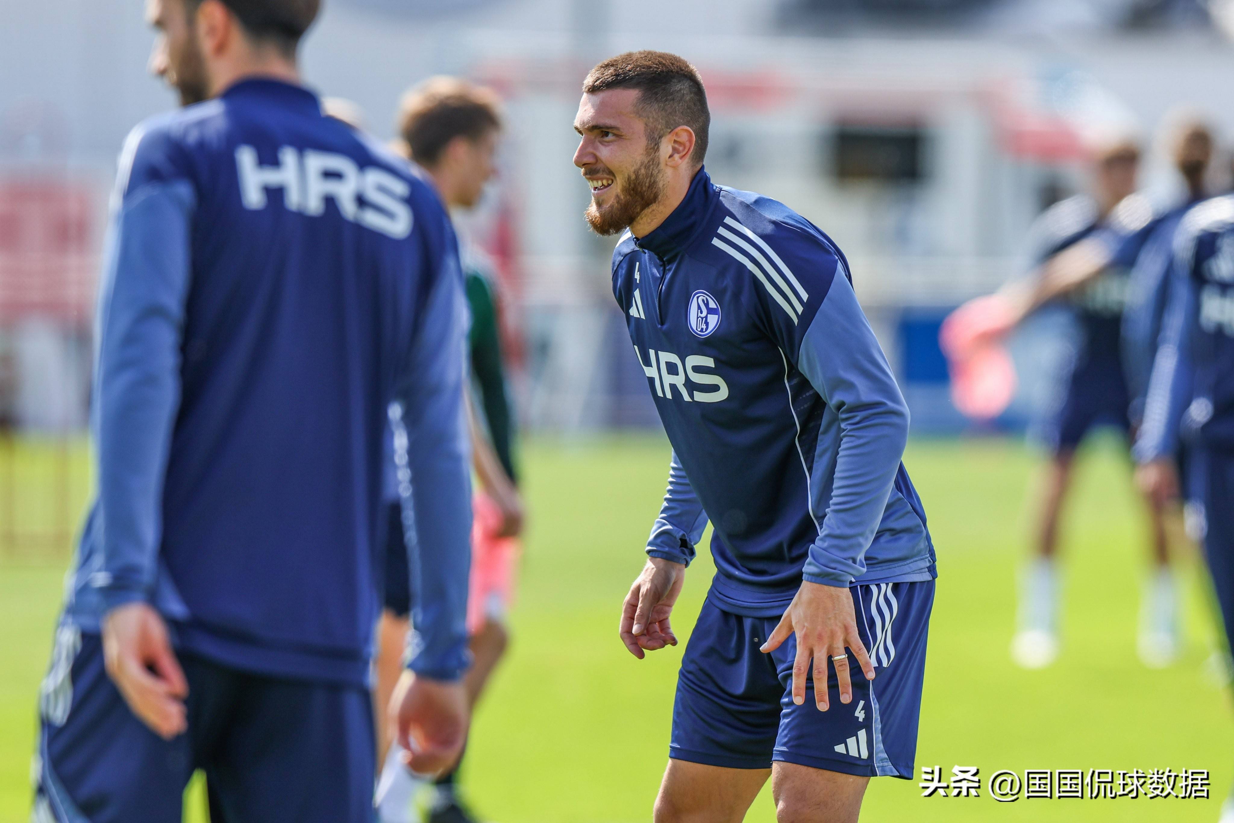 沙尔克在国内联赛中获得胜利