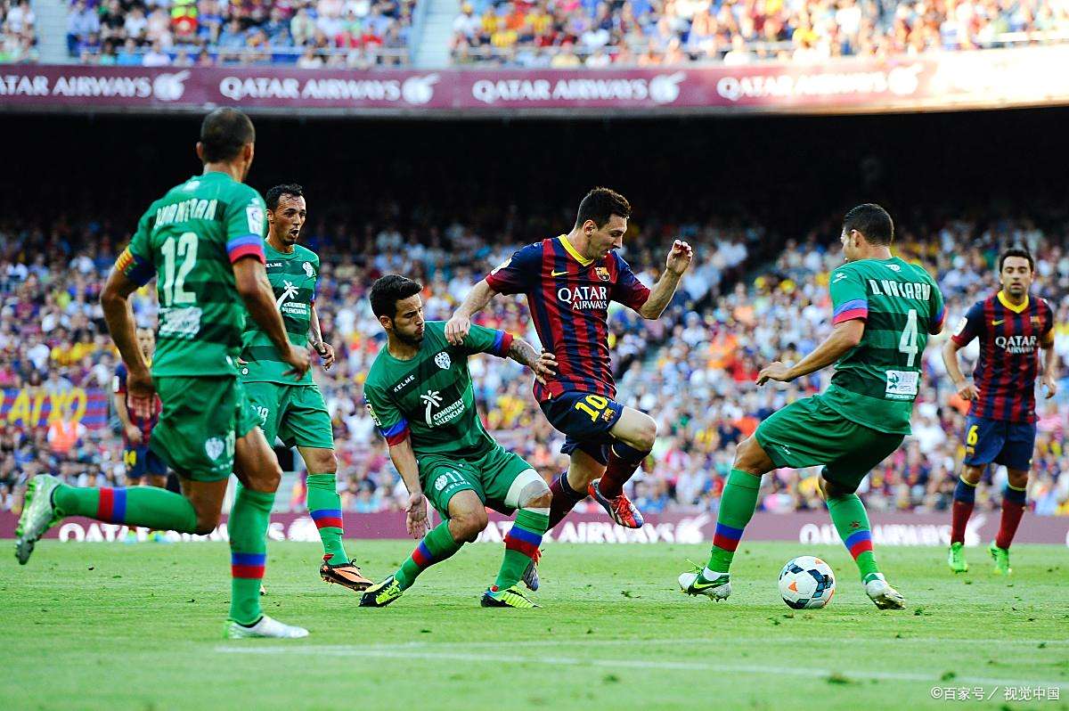 欧预赛赛场成火爆战场，球员们拼尽全力争胜的简单介绍