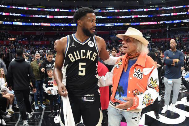 关于雄鹿大放异彩，赛季上演强势反扑的信息