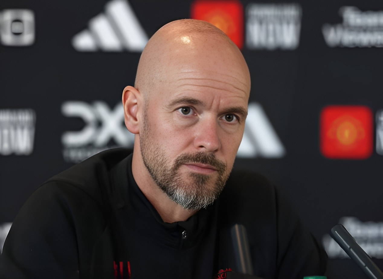 包含阿贾克斯新生力量崭露头角，球队士气高昂的词条