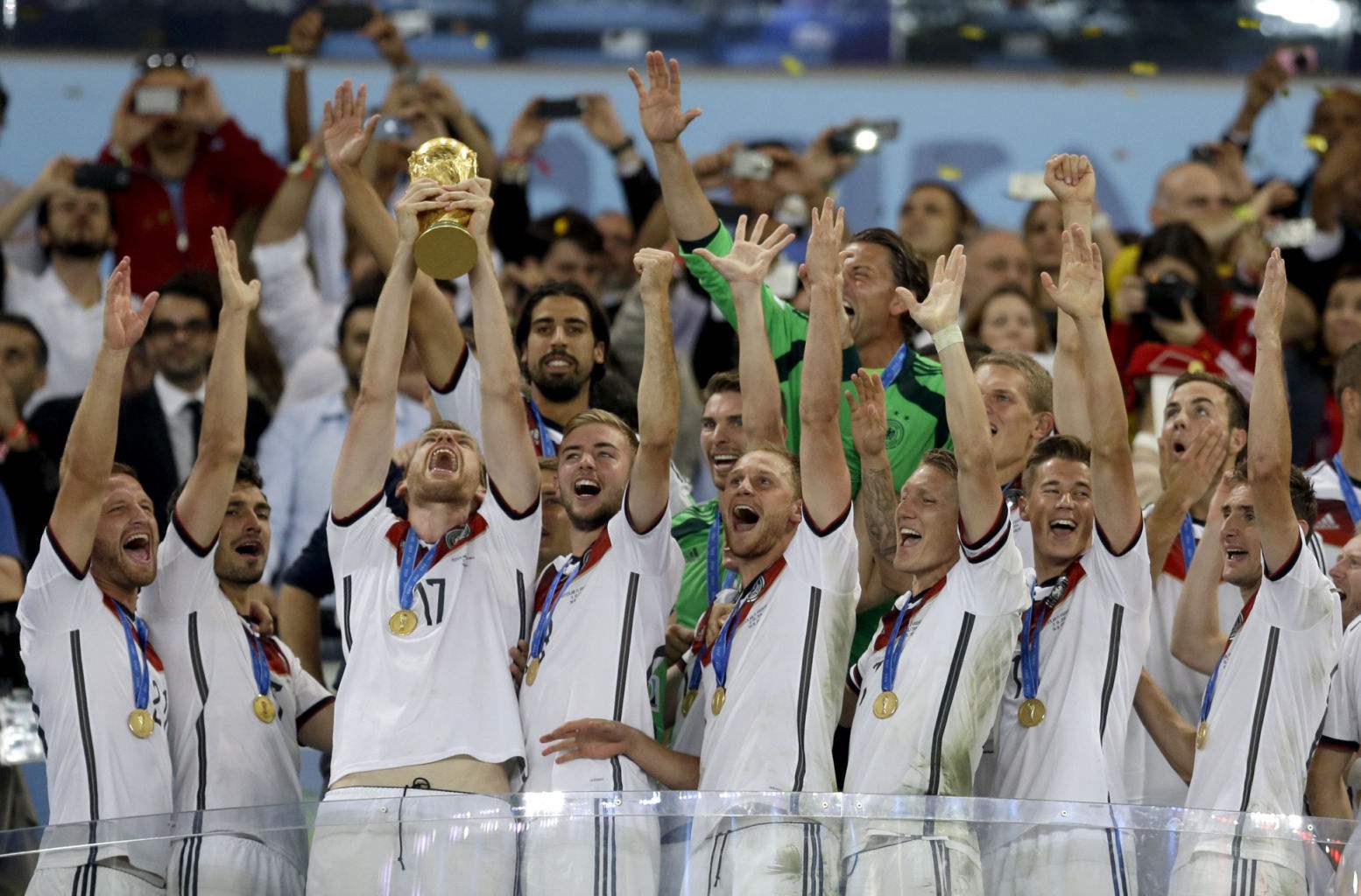 德国队翻盘英格兰队，梁靖崑带队取胜的简单介绍