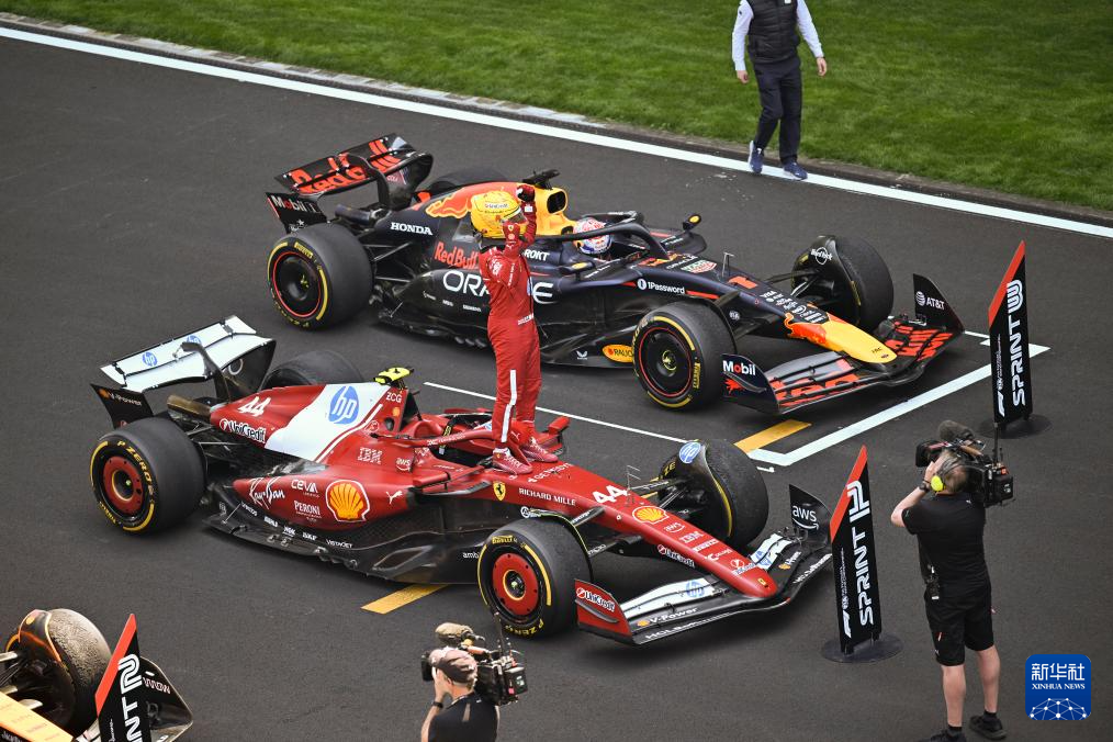 包含红牛二队力克阿斯顿马丁，汉密尔顿高光表现的词条