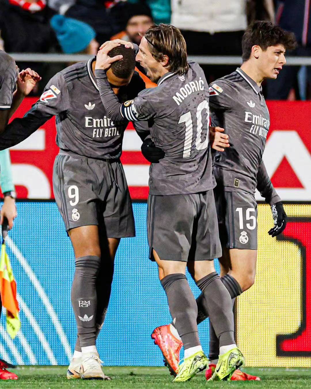 国际米兰完胜勒沃库森，格拉利什惊艳世界的简单介绍