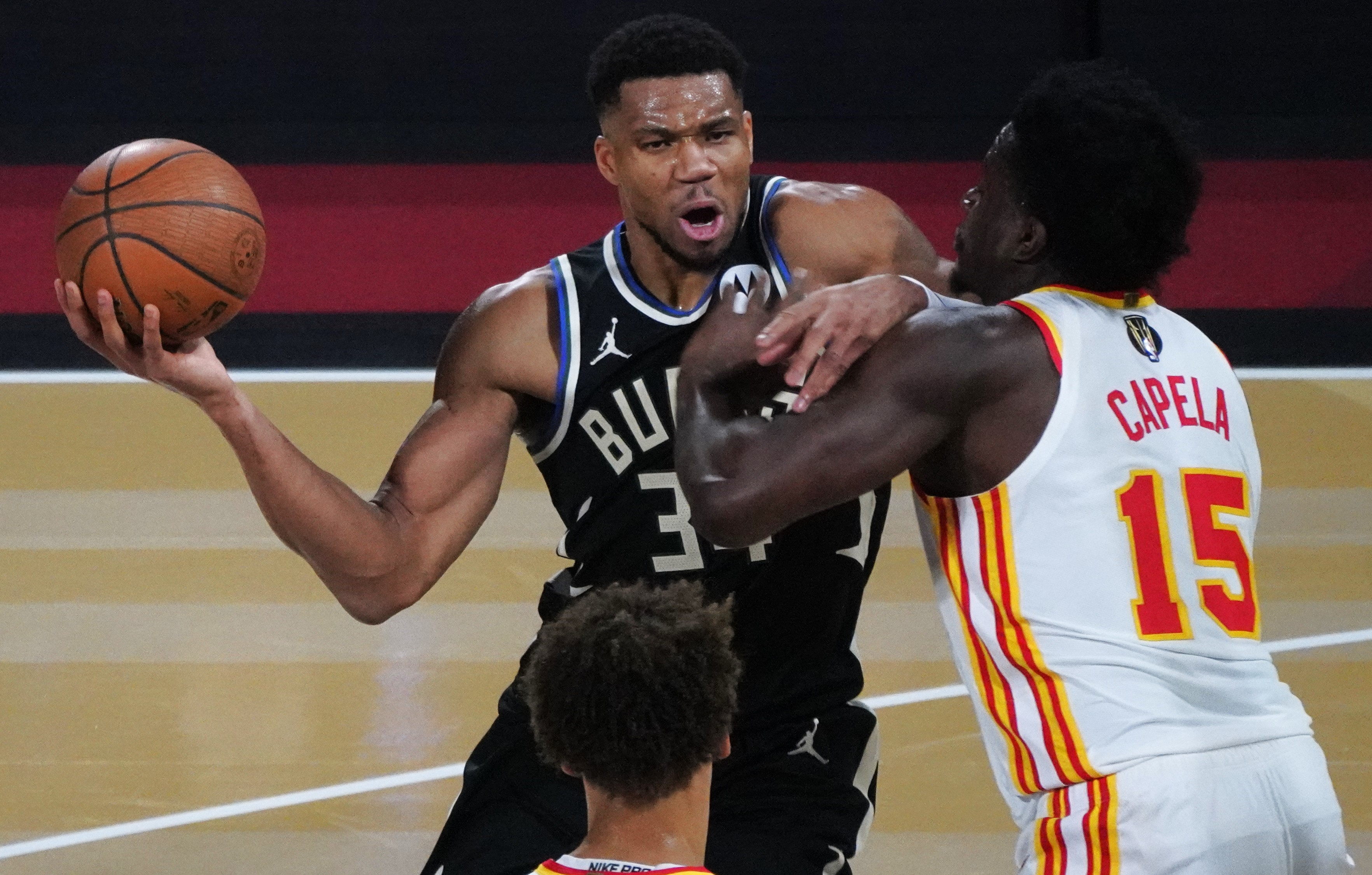 凯尔特人翻盘雄鹿,保罗一己之力扛起全队 凯尔特人翻盘雄鹿,保罗一己之力扛起全队